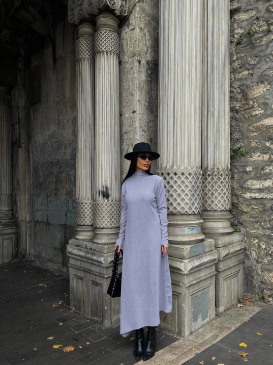 Boğazlı kalın bürümcük uzun elbise gri Boğazlı kalın bürümcük uzun elbise gri