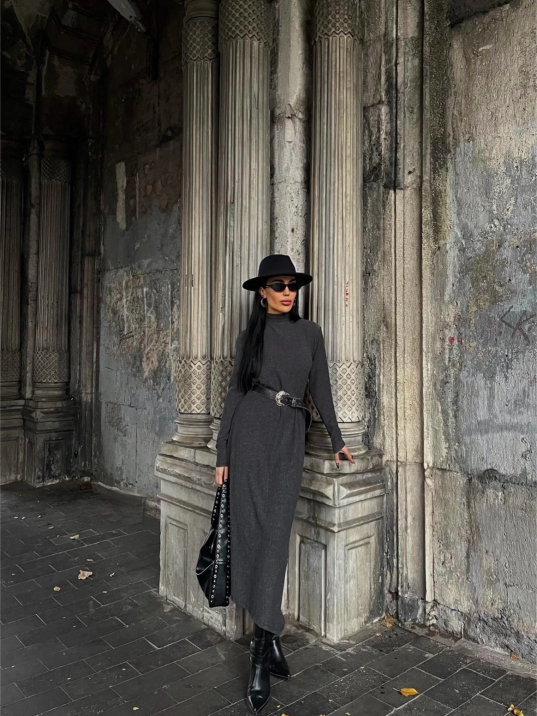 Boğazlı kalın bürümcük uzun elbise siyah Boğazlı kalın bürümcük uzun elbise siyah