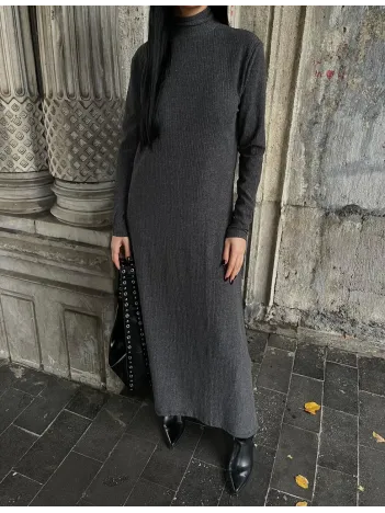 Boğazlı Kalın Bürümcük Uzun Elbise Siyah Boğazlı Kalın Bürümcük Uzun Elbise Siyah