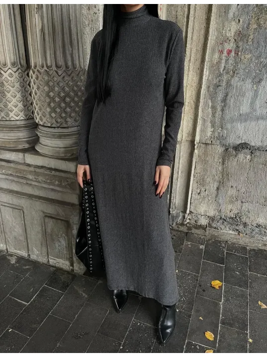 Boğazlı Kalın Bürümcük Uzun Elbise Siyah