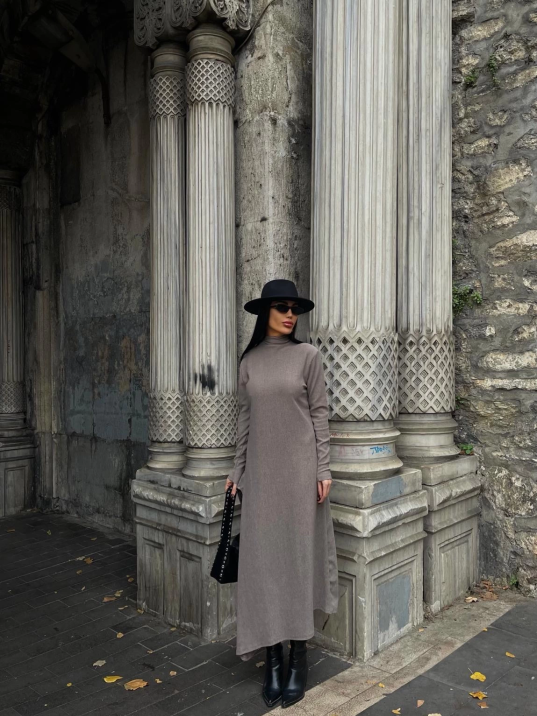 Boğazlı kalın bürümcük uzun elbise vizon Boğazlı kalın bürümcük uzun elbise vizon