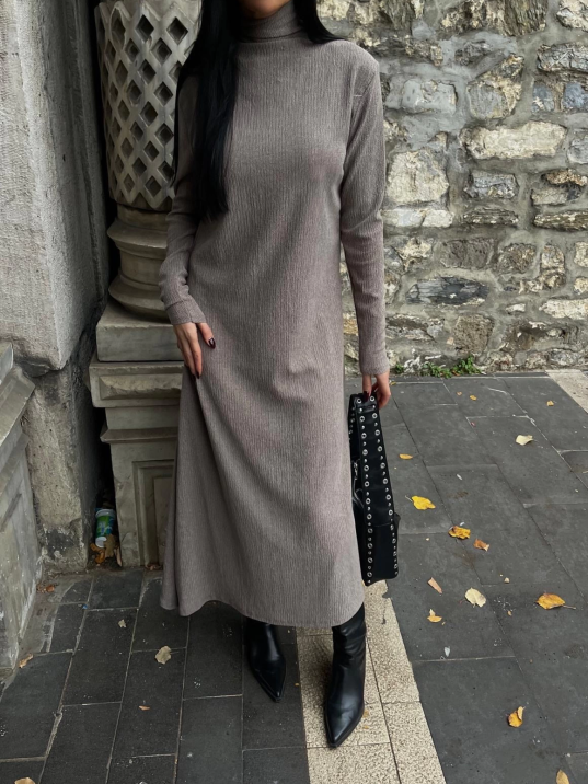 Boğazlı kalın bürümcük uzun elbise vizon Boğazlı kalın bürümcük uzun elbise vizon