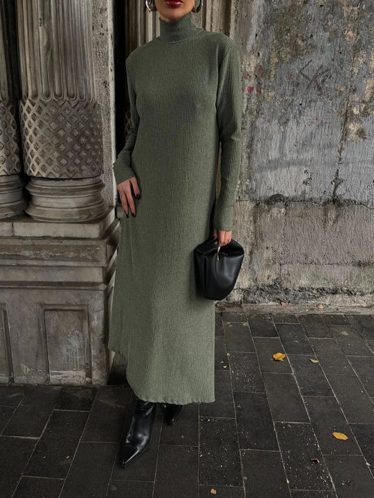 Boğazlı kalın bürümcük uzun elbise yeşil Boğazlı kalın bürümcük uzun elbise yeşil