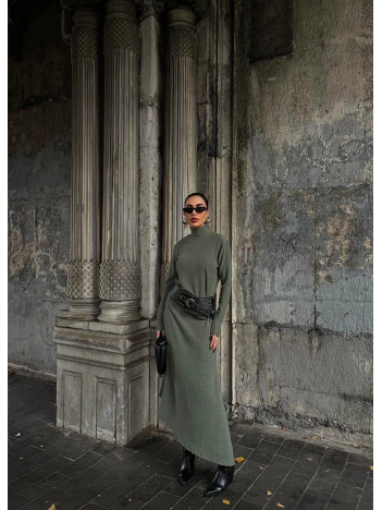 Boğazlı kalın bürümcük uzun elbise yeşil Boğazlı kalın bürümcük uzun elbise yeşil