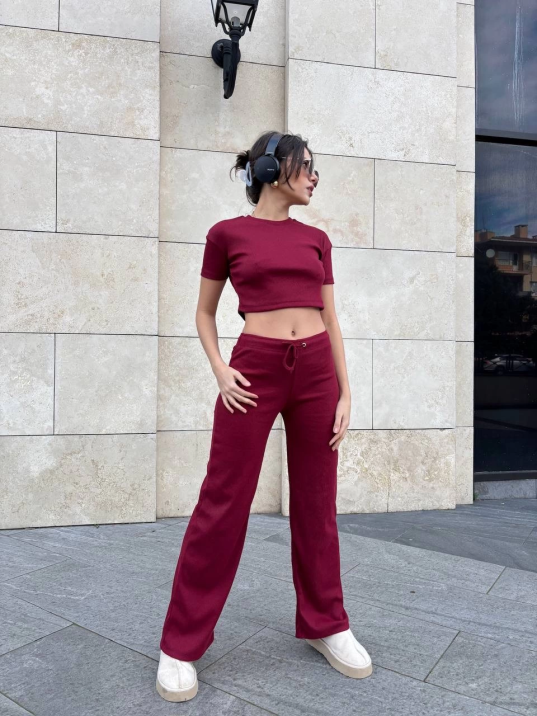 Bol paça pantolonlu alt üst takım Bol paça pantolonlu alt üst takım