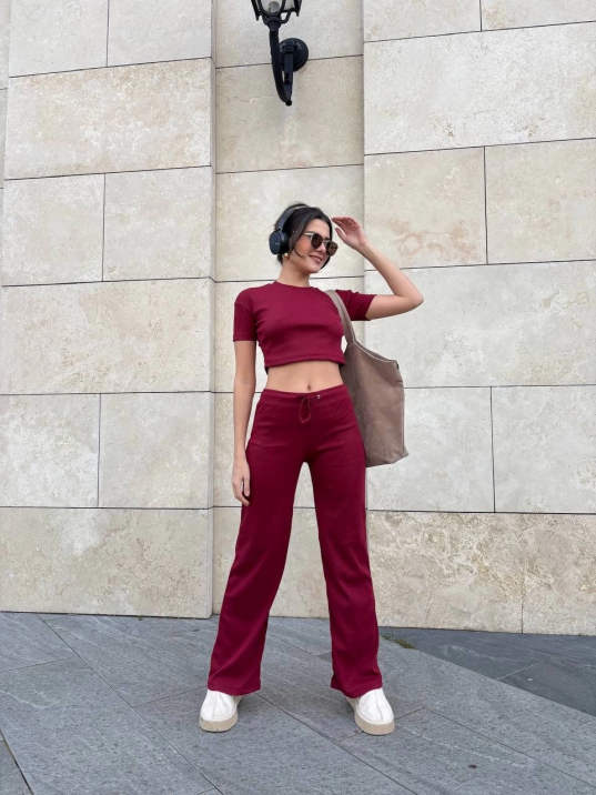 Bol paça pantolonlu alt üst takım Bol paça pantolonlu alt üst takım