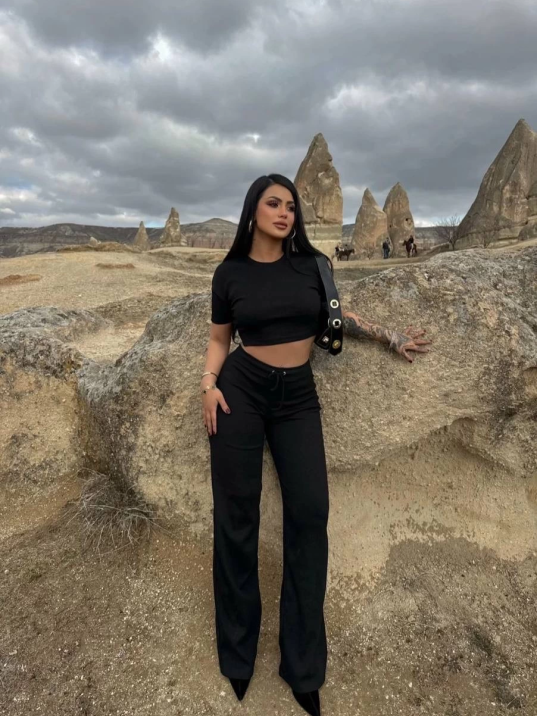 Bol paça pantolonlu alt üst takım Bol paça pantolonlu alt üst takım