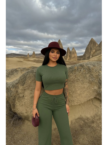 Bol paça pantolonlu alt üst takım Bol paça pantolonlu alt üst takım