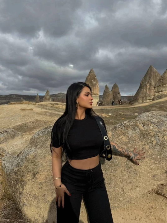 Bol paça pantolonlu alt üst takım Bol paça pantolonlu alt üst takım