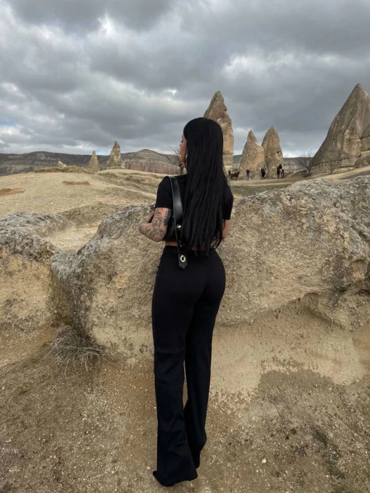 Bol paça pantolonlu alt üst takım Bol paça pantolonlu alt üst takım