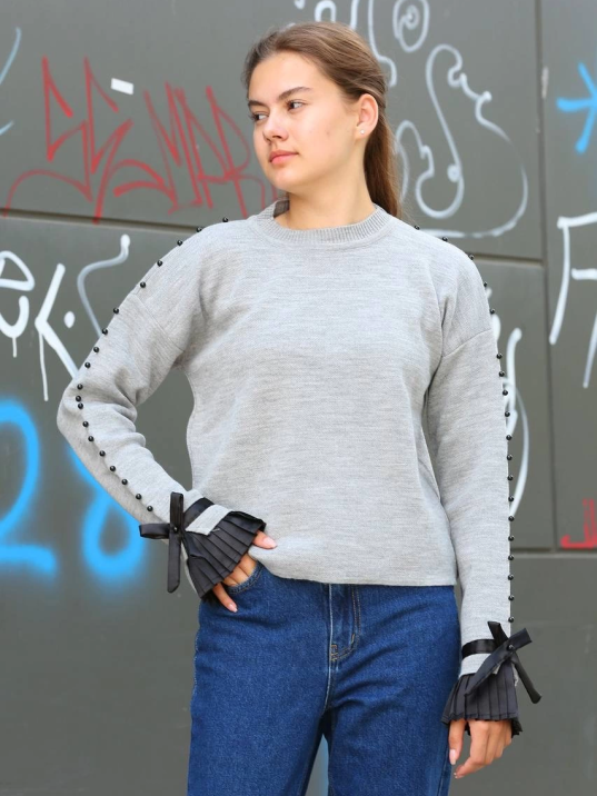 Boncuklu bile detaylı kazak gri Boncuklu bile detaylı kazak gri