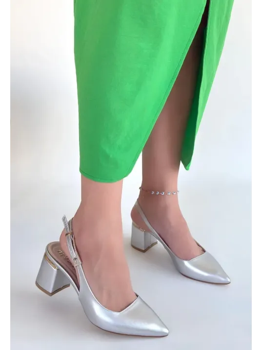 Buant Gümüş Cilt Topuklu Ayakkabı Buant Gümüş Cilt Topuklu Ayakkabı