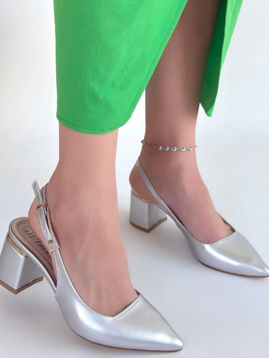 Buant Gümüş Cilt Topuklu Ayakkabı Buant Gümüş Cilt Topuklu Ayakkabı