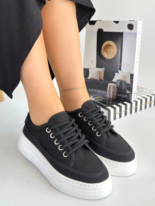 Carin Siyah Keten Bağcıklı Spor Ayakkabı Carin Siyah Keten Bağcıklı Spor Ayakkabı