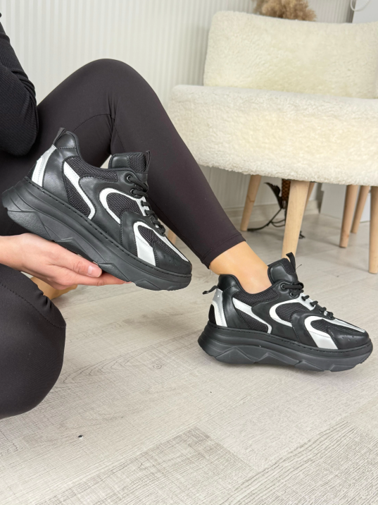 Cata Siyah Cilt Beyaz Detaylı Spor Ayakkabı Cata Siyah Cilt Beyaz Detaylı Spor Ayakkabı