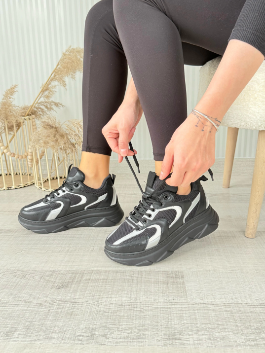 Cata Siyah Cilt Beyaz Detaylı Spor Ayakkabı Cata Siyah Cilt Beyaz Detaylı Spor Ayakkabı