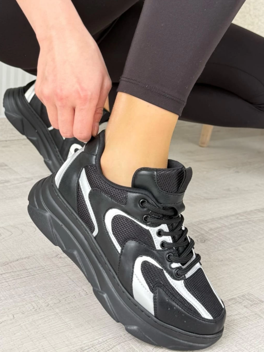 Cata Siyah Cilt Beyaz Detaylı Spor Ayakkabı Cata Siyah Cilt Beyaz Detaylı Spor Ayakkabı