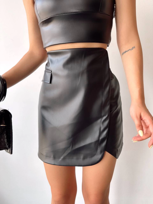 Cep detaylı oval kapaklı deri etek siyah h240048 Cep detaylı oval kapaklı deri etek siyah h240048