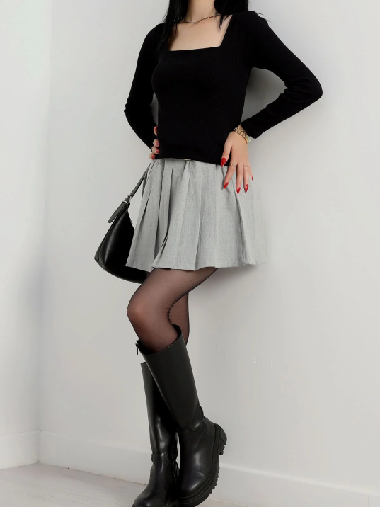 Çerçeve yaka kaşkorse bluz siyah Çerçeve yaka kaşkorse bluz siyah