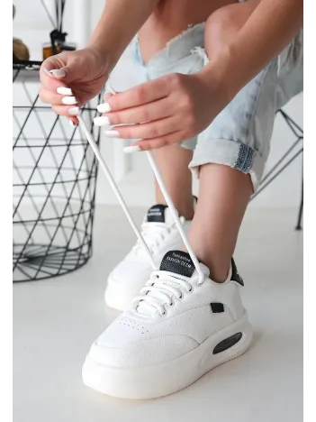Chris Beyaz Cilt Siyah Detaylı Bağcıklı Spor Ayakkabı