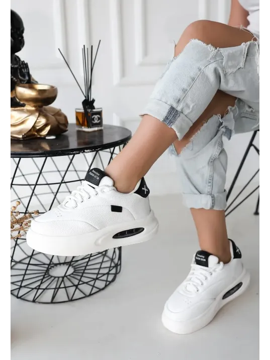 Chris Beyaz Cilt Siyah Detaylı Bağcıklı Spor Ayakkabı Chris Beyaz Cilt Siyah Detaylı Bağcıklı Spor Ayakkabı