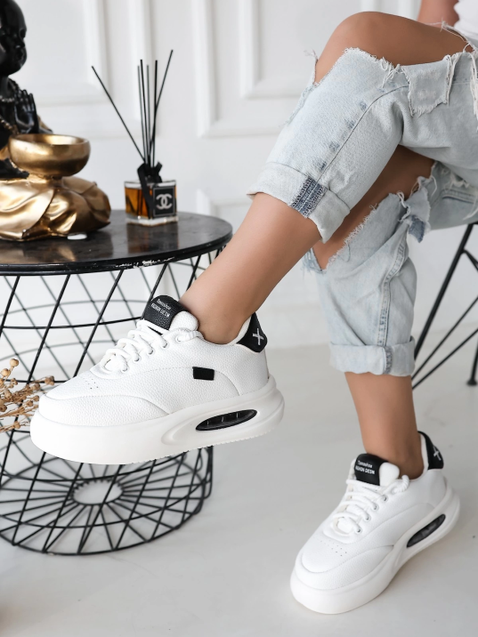 Chris Beyaz Cilt Siyah Detaylı Bağcıklı Spor Ayakkabı Chris Beyaz Cilt Siyah Detaylı Bağcıklı Spor Ayakkabı