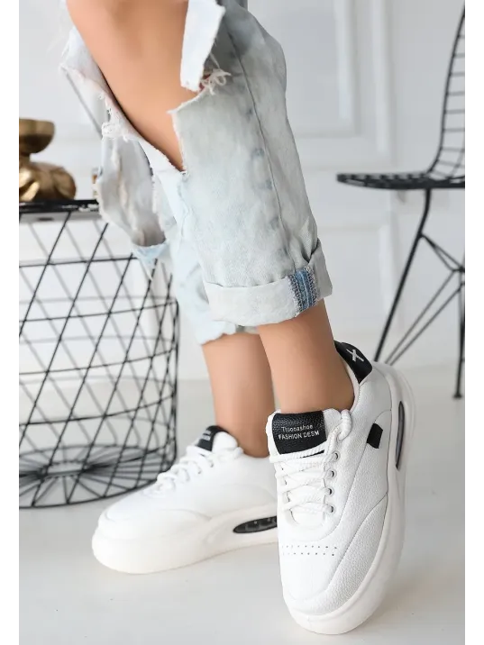 Chris Beyaz Cilt Siyah Detaylı Bağcıklı Spor Ayakkabı Chris Beyaz Cilt Siyah Detaylı Bağcıklı Spor Ayakkabı