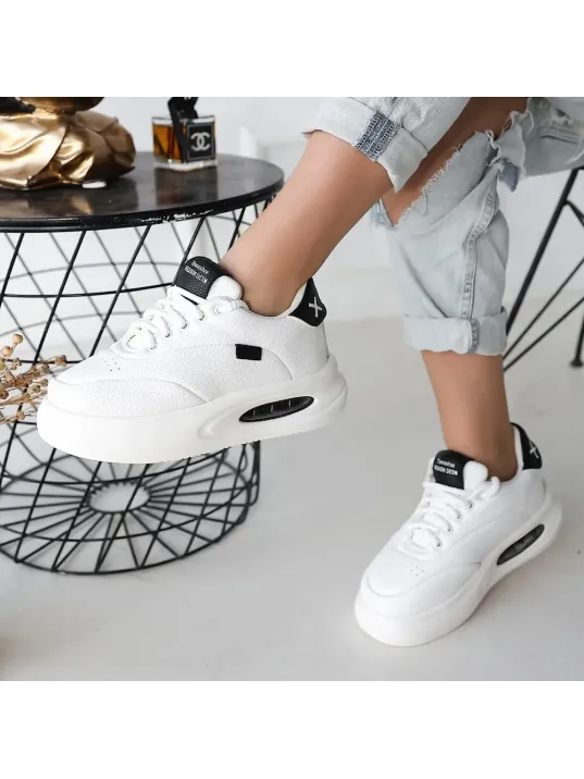 Chris Beyaz Cilt Siyah Detaylı Bağcıklı Spor Ayakkabı Chris Beyaz Cilt Siyah Detaylı Bağcıklı Spor Ayakkabı