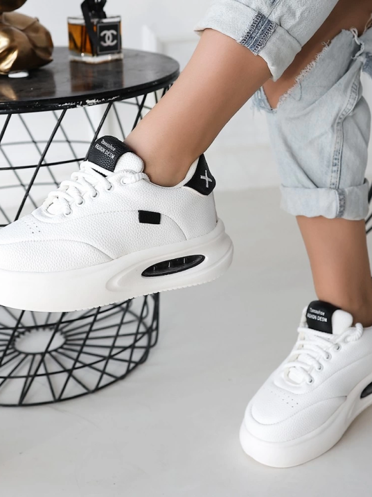 Chris Beyaz Cilt Siyah Detaylı Bağcıklı Spor Ayakkabı Chris Beyaz Cilt Siyah Detaylı Bağcıklı Spor Ayakkabı