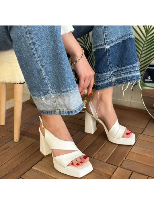 Cica Beyaz Cilt Topuklu Ayakkabı Cica Beyaz Cilt Topuklu Ayakkabı