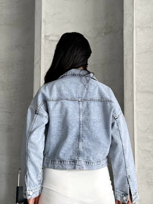 Çift cepli kol katlamalı kar yıkama crop kot ceket buz mavi d2000 Çift cepli kol katlamalı kar yıkama crop kot ceket buz mavi d2000