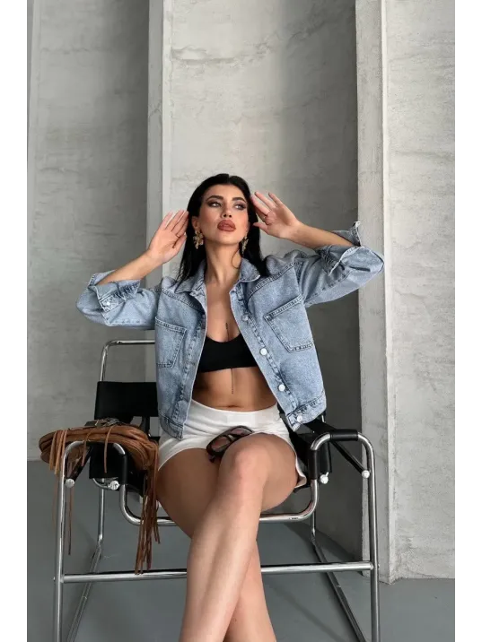 Çift Cepli Kol Katlamalı Kar Yıkama Crop Kot Ceket Buz Mavi D2000 Çift Cepli Kol Katlamalı Kar Yıkama Crop Kot Ceket Buz Mavi D2000