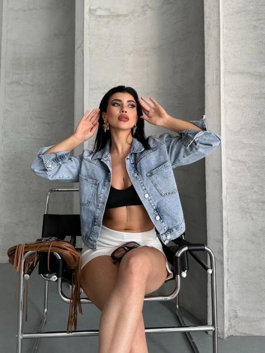 Çift cepli kol katlamalı kar yıkama crop kot ceket buz mavi d2000 Çift cepli kol katlamalı kar yıkama crop kot ceket buz mavi d2000