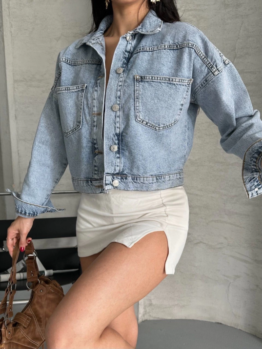 Çift cepli kol katlamalı kar yıkama crop kot ceket buz mavi d2000 Çift cepli kol katlamalı kar yıkama crop kot ceket buz mavi d2000