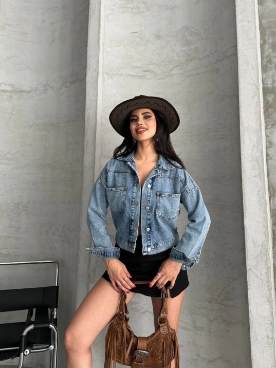 Çift cepli kol katlamalı kar yıkama crop kot ceket mavi d2000 Çift cepli kol katlamalı kar yıkama crop kot ceket mavi d2000