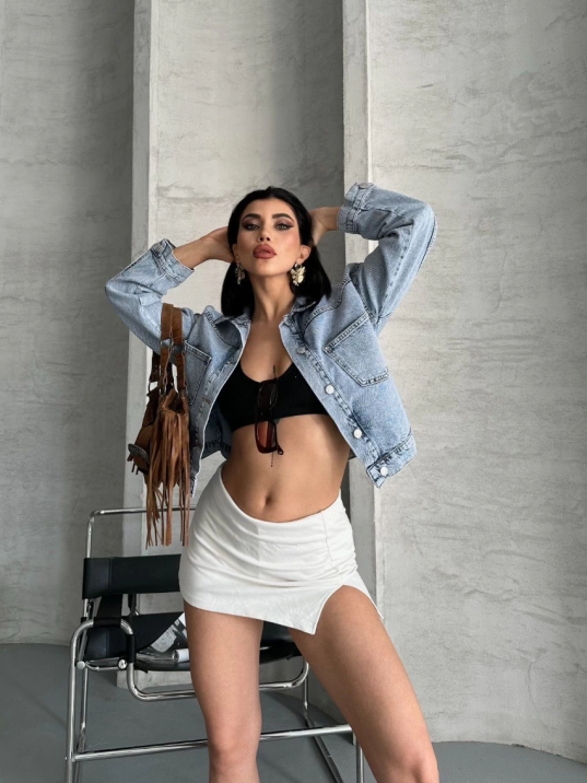 Çift cepli kol katlamalı kar yıkama crop kot ceket mavi d2000 Çift cepli kol katlamalı kar yıkama crop kot ceket mavi d2000