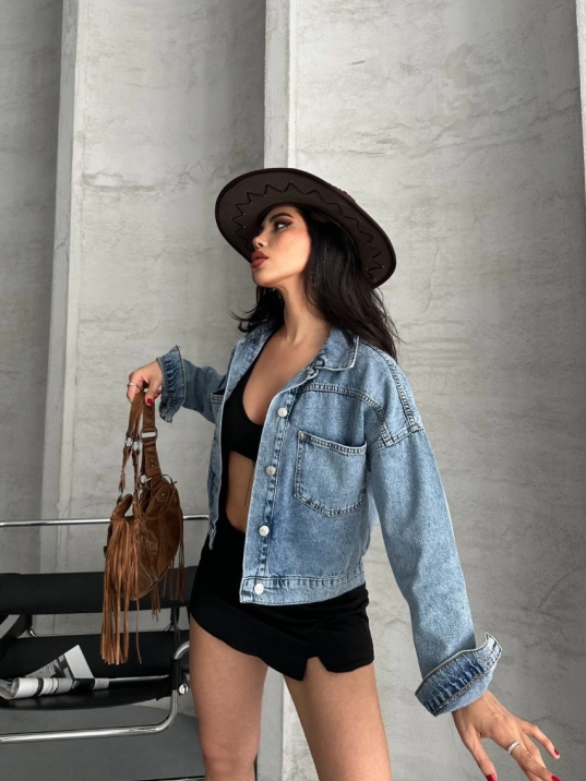 Çift cepli kol katlamalı kar yıkama crop kot ceket mavi d2000 Çift cepli kol katlamalı kar yıkama crop kot ceket mavi d2000