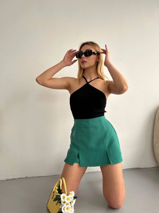 Çift yırtmaçlı atlas şort etek yeşil s240364 Çift yırtmaçlı atlas şort etek yeşil s240364