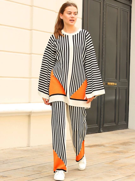 Çizgili bisiklet yaka triko takım beyaz