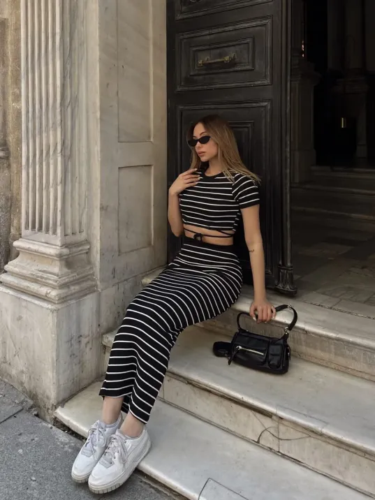 Çizgili Etekli Takım Siyah S3609