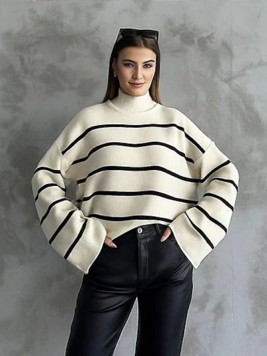 Çizgili ispanyol kol triko boğazlı kazak beyaz elf Çizgili ispanyol kol triko boğazlı kazak beyaz elf