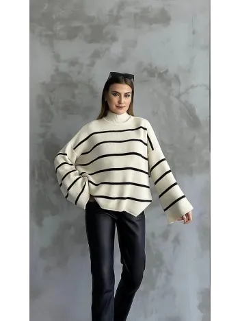 Çizgili İspanyol Kol Triko Boğazlı Kazak Beyaz Elf Çizgili İspanyol Kol Triko Boğazlı Kazak Beyaz Elf