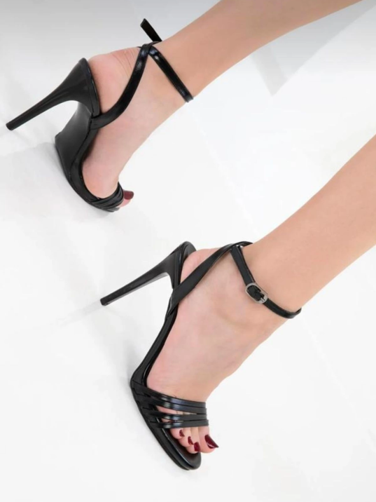 Coze Siyah Topuklu Ayakkabı Coze Siyah Topuklu Ayakkabı