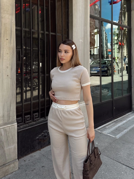Crop pantolon biyeli takım bej Crop pantolon biyeli takım bej