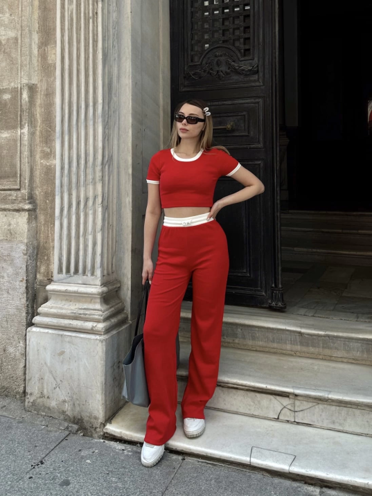 Crop pantolon biyeli takım kırmızı Crop pantolon biyeli takım kırmızı