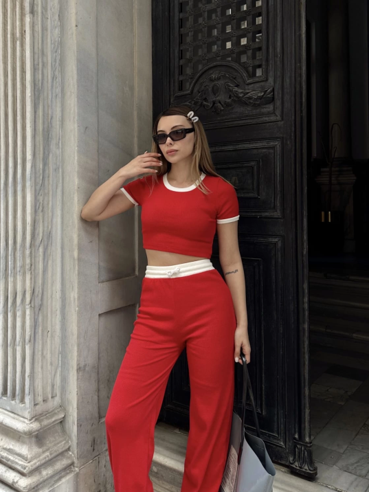 Crop pantolon biyeli takım kırmızı Crop pantolon biyeli takım kırmızı