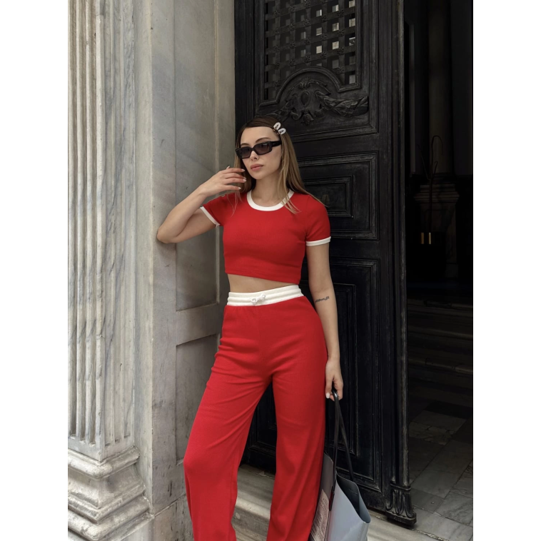 Crop pantolon biyeli takım kırmızı Crop pantolon biyeli takım kırmızı