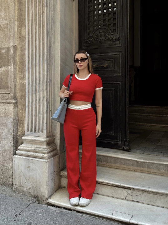 Crop pantolon biyeli takım kırmızı Crop pantolon biyeli takım kırmızı