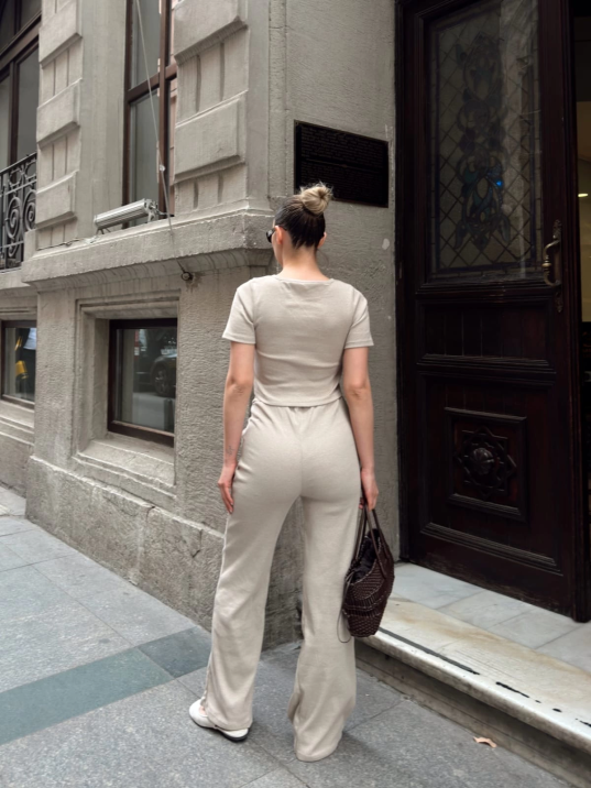 Düğme yakalı bej alt üst takım s3943