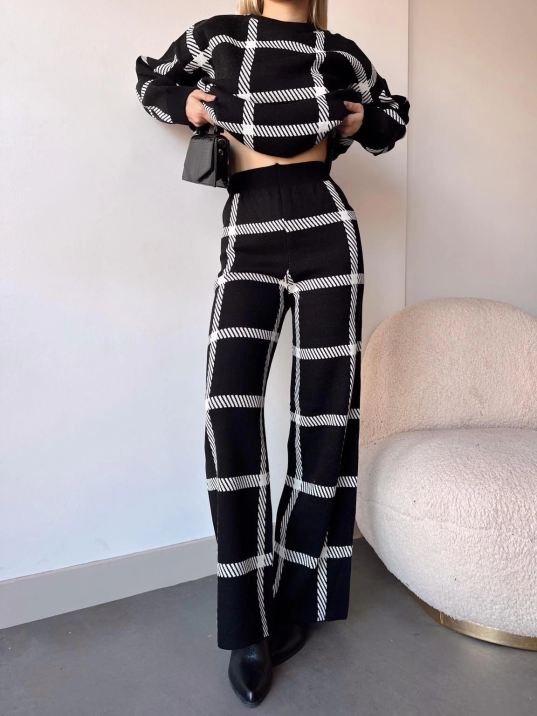 Ekoseli triko takım siyahbeyaz Ekoseli triko takım siyahbeyaz